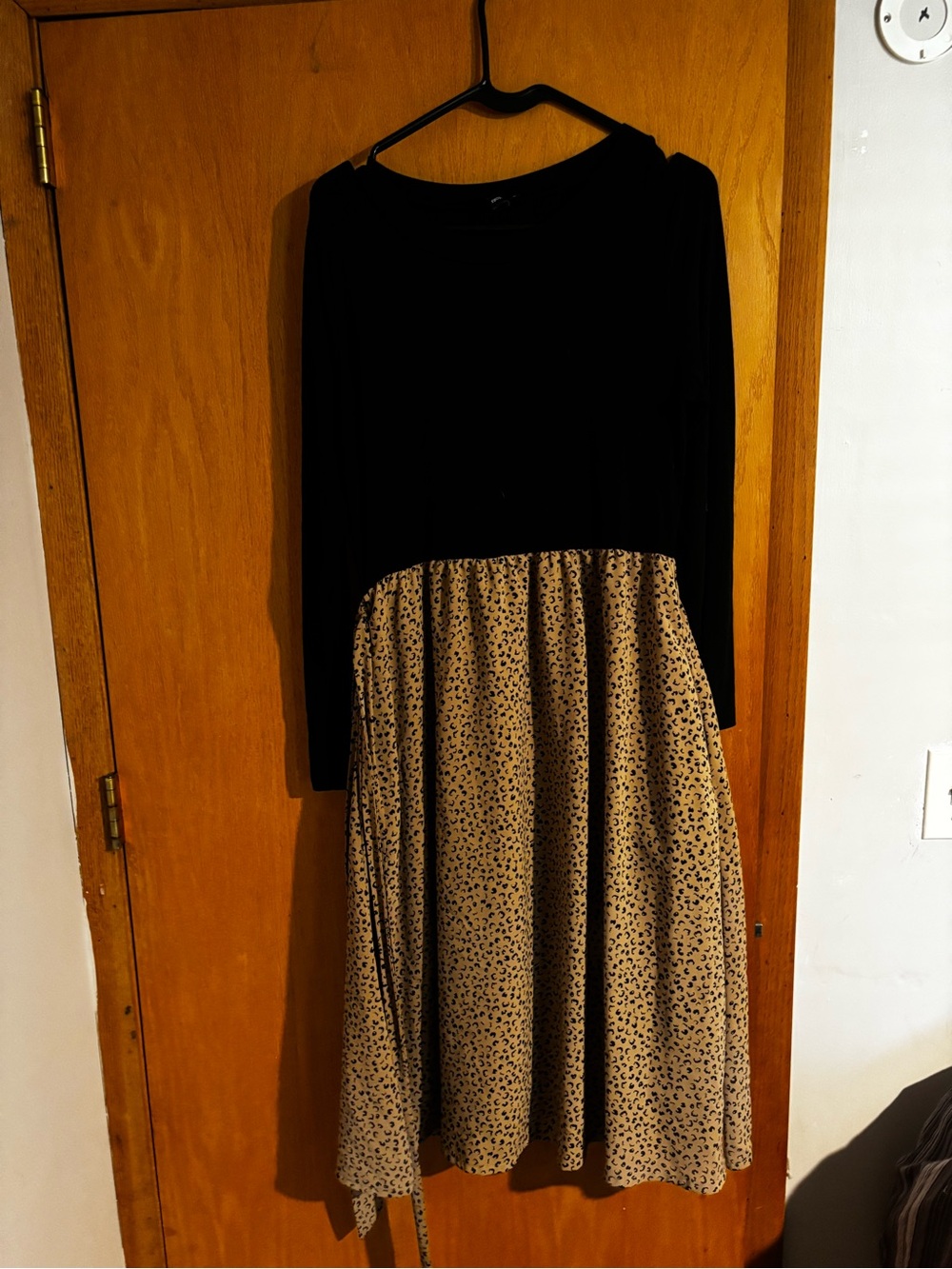 Black and Tan Printed Long-Sleeve Women’s Dress